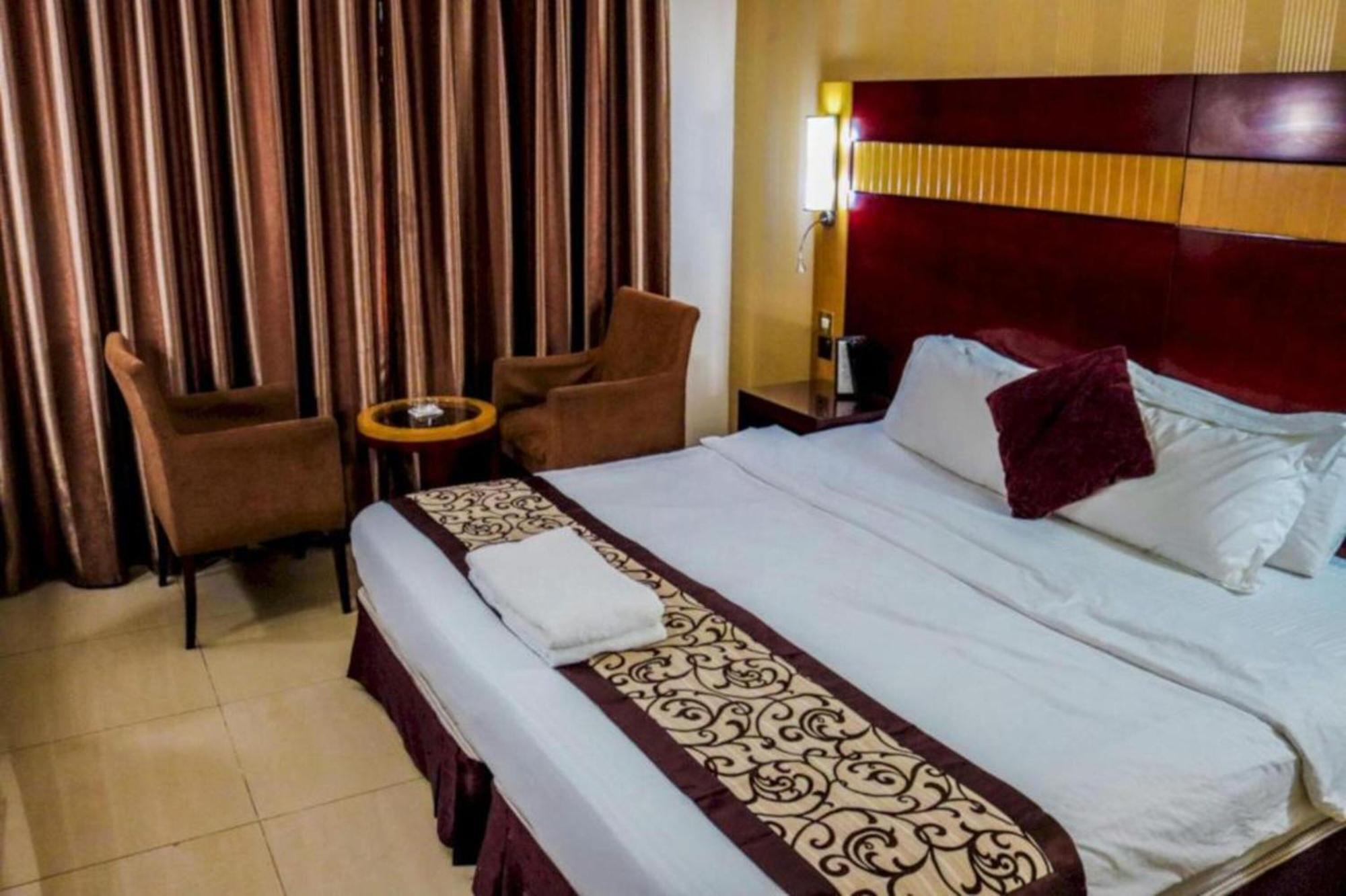 Palette Phoenix Hotel Dubai Bagian luar foto