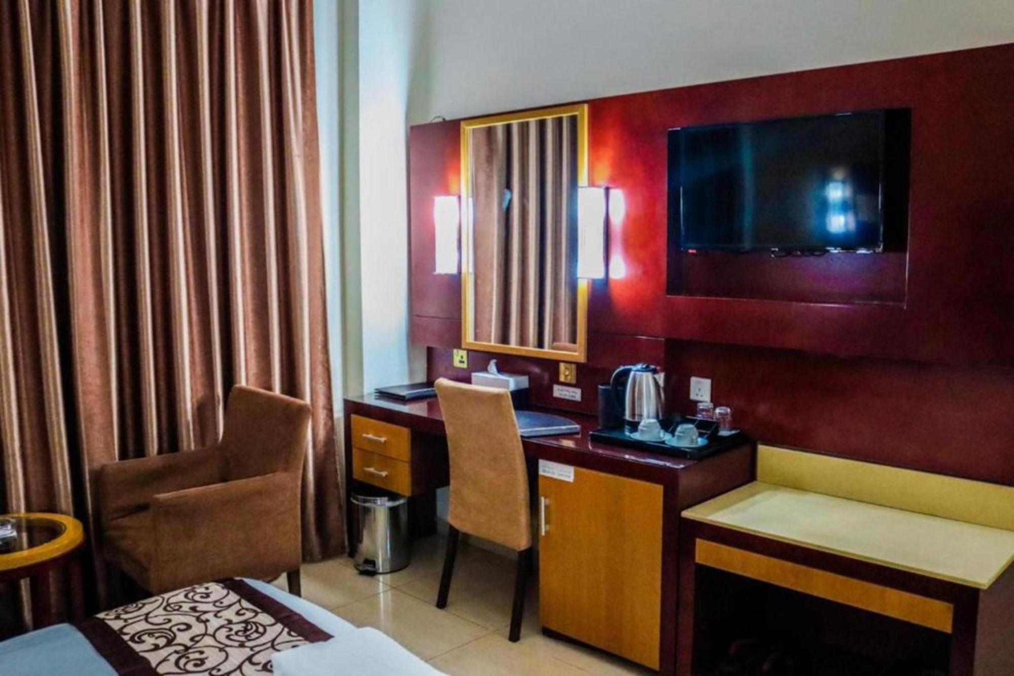 Palette Phoenix Hotel Dubai Bagian luar foto