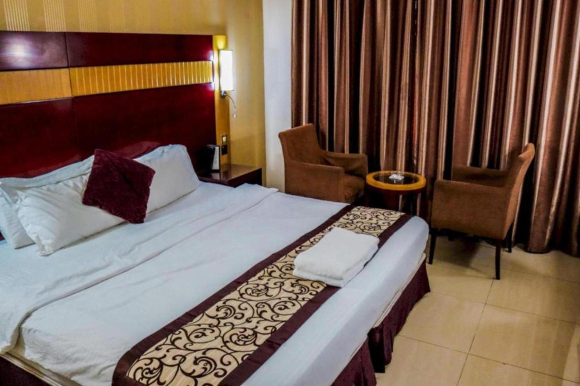 Palette Phoenix Hotel Dubai Bagian luar foto