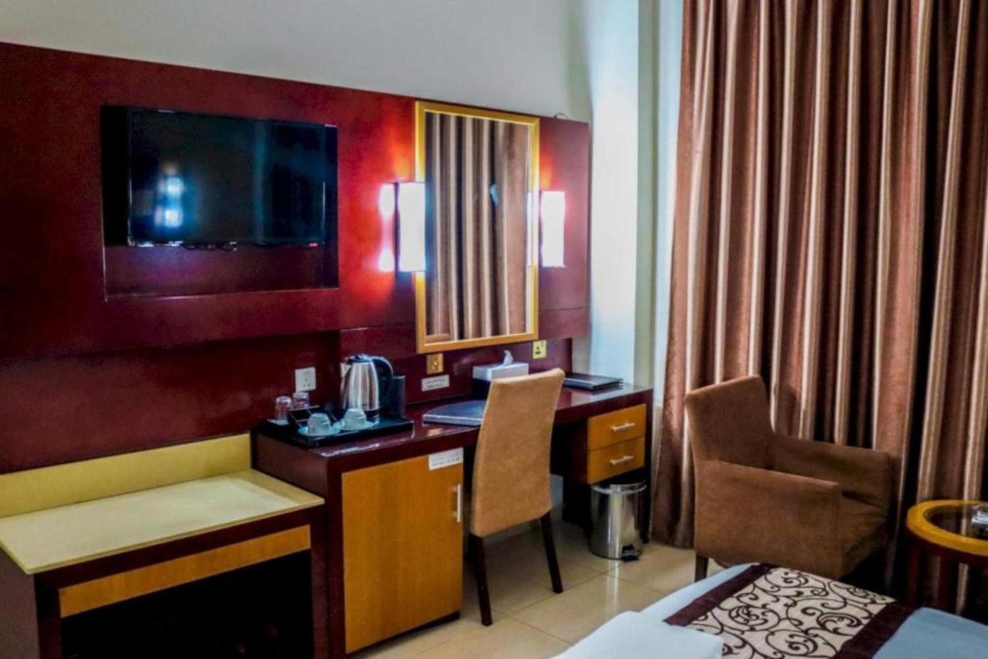 Palette Phoenix Hotel Dubai Bagian luar foto